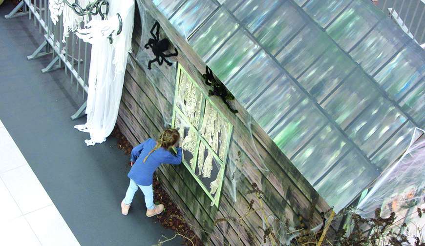 Venez, vous aussi, découvrir nos décors Halloween.