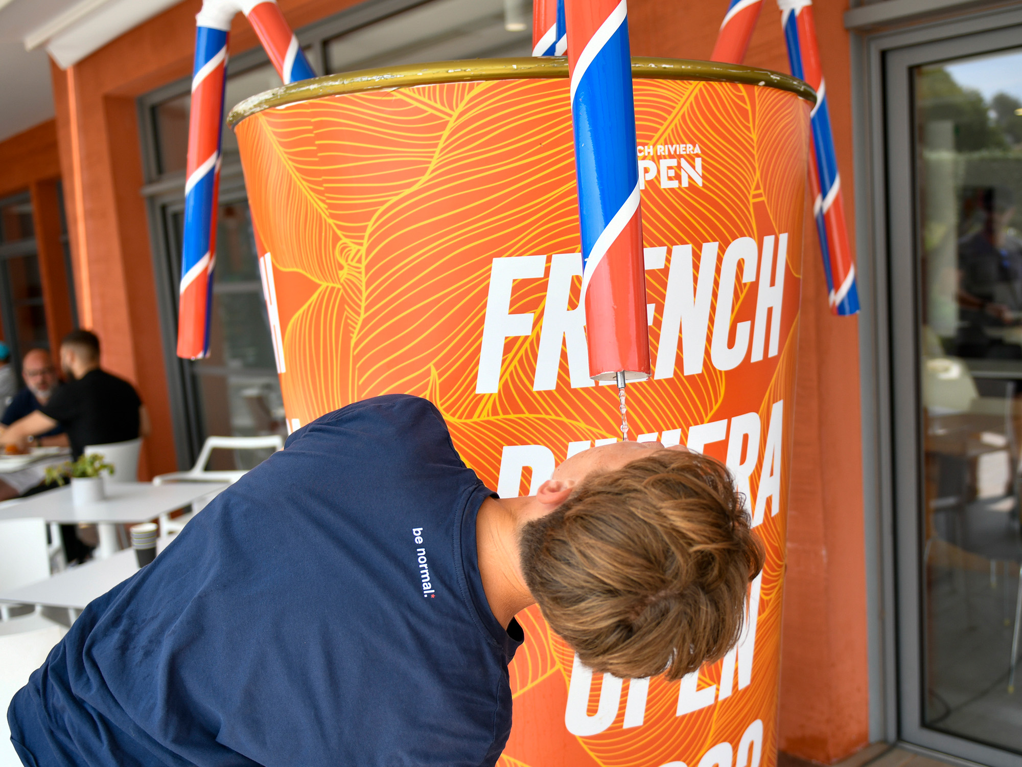 Animation fontaine à boisson géante