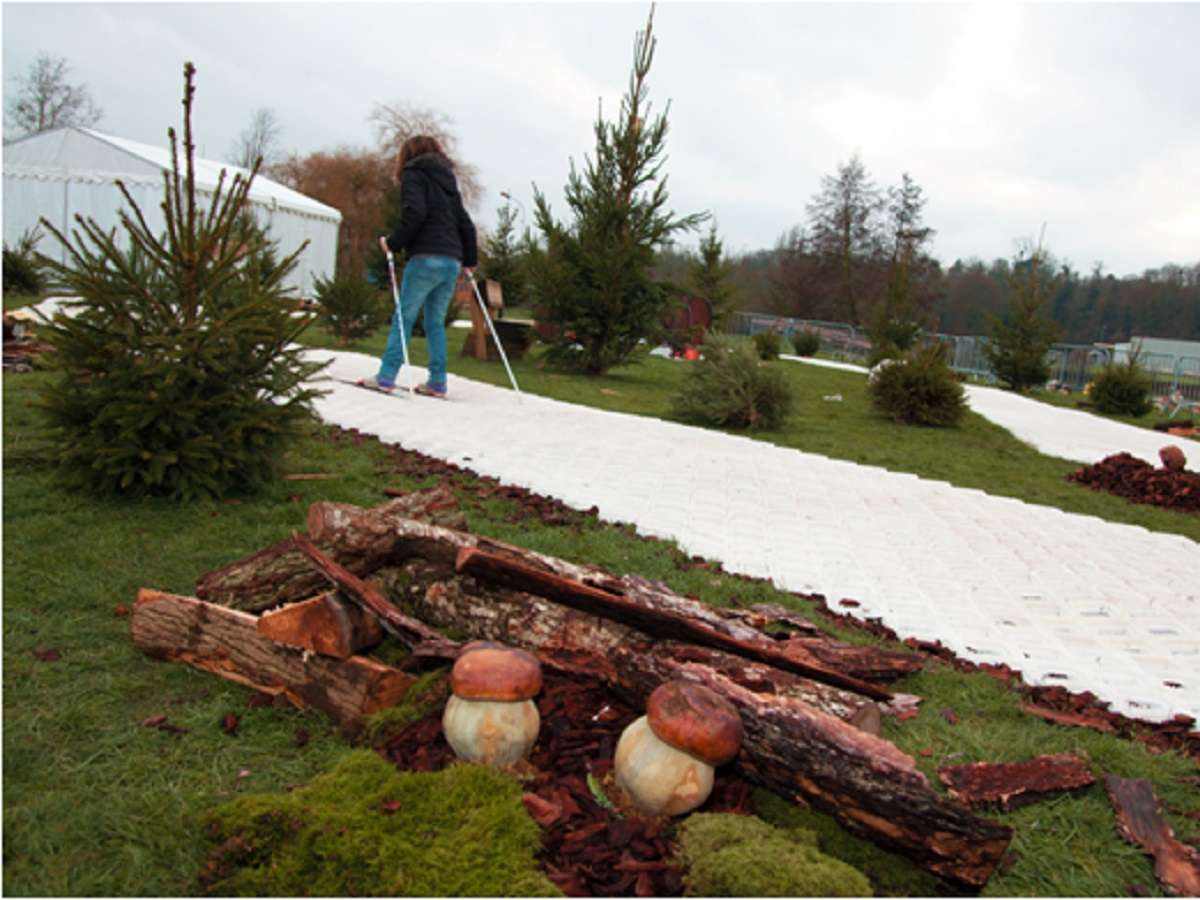 Location Piste de Ski 150m2 pour Evénementiel - Livraison et installation piste ski de fond neige naturelle