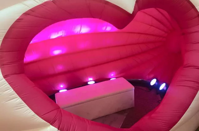Location Love Box Gonflable Evénementiel - Location Structure Gonflable Photocall